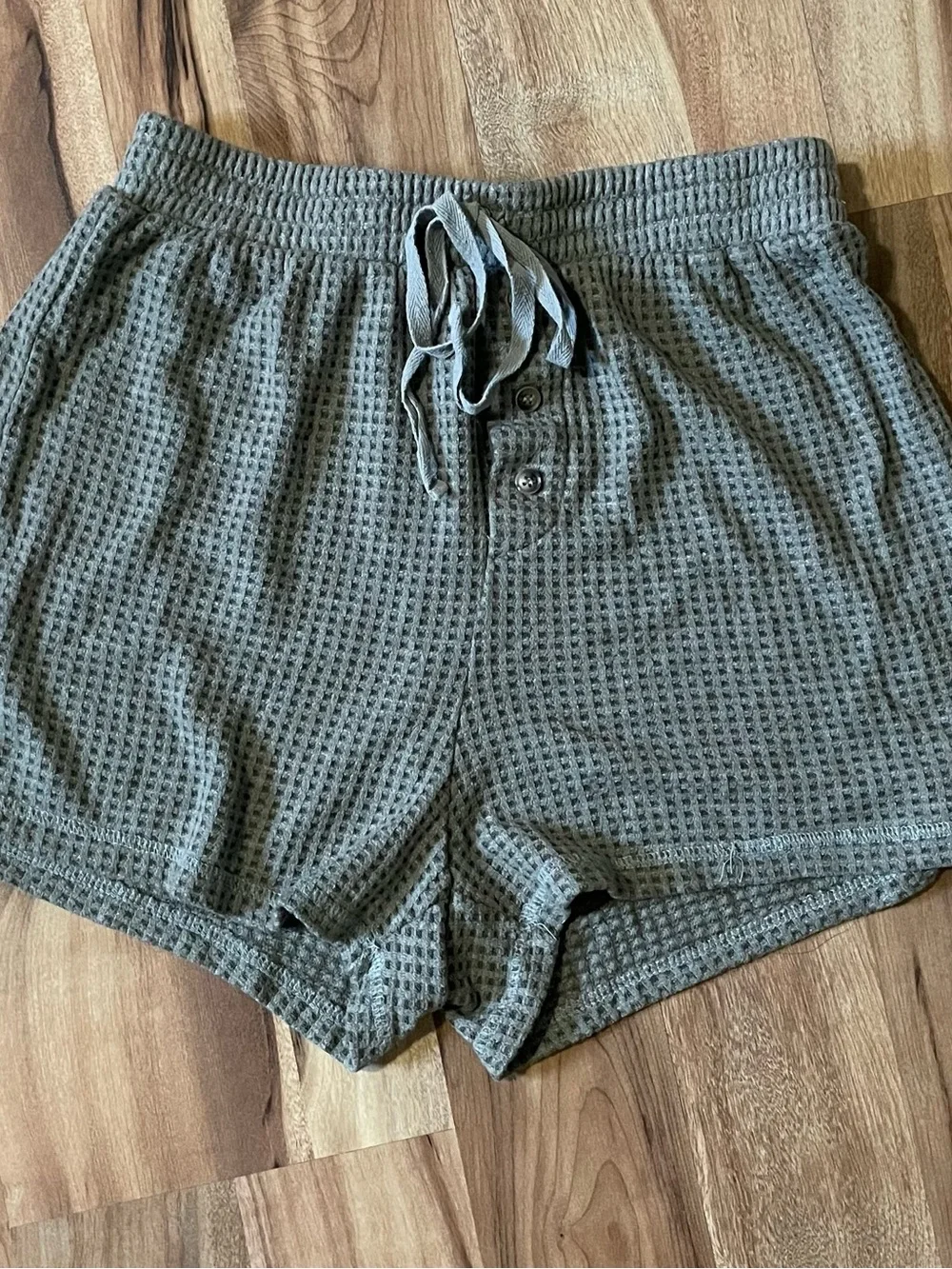 Mine Two Piece Waffle Knit Lounge Set Henley Top and Drawstring Shorts Sz S